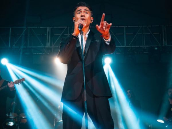 Américo promete el 