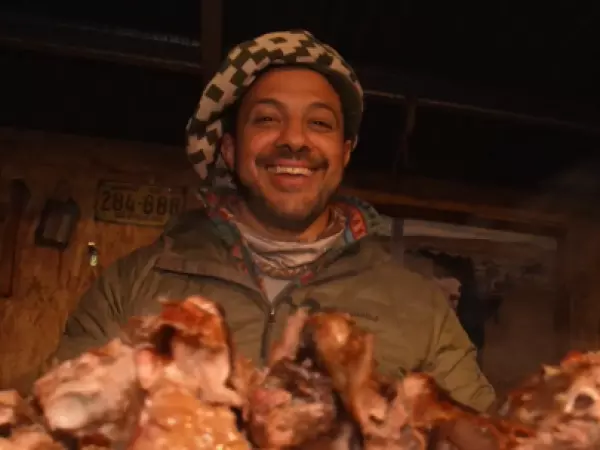 Así fue el primer asado patagónico de Simón Oliveros