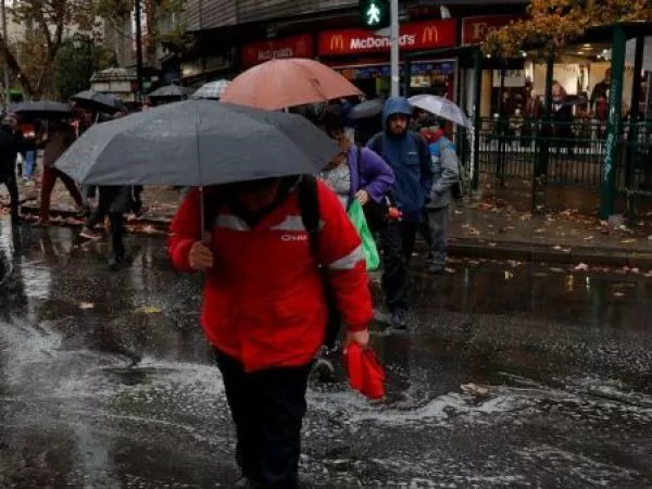 Lluvias en Santiago: Meteorología anticipa nuevo peak de precipitaciones durante la noche de este viernes