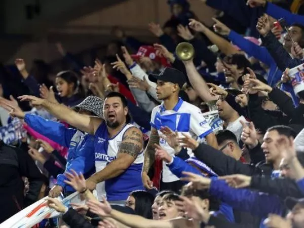 Universidad Católica aplica derecho de admisión a 5 hinchas