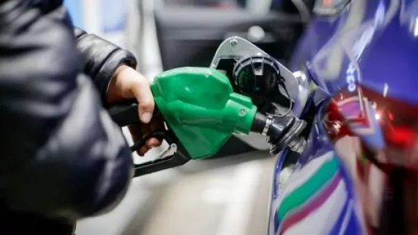 Nuevo golpe al bolsillo: bencinas subirán hasta $38 por litro