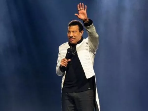 Lionel Richie fue ingresado a UCI tras concierto en Estados Unidos
