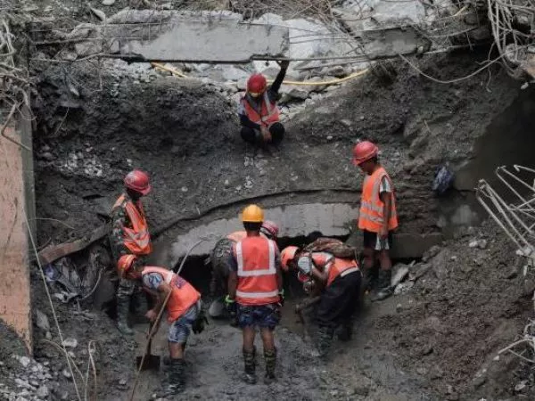 Tragedia en Nepal: superviviente relata cómo escapó de un túnel afectado por las inundaciones