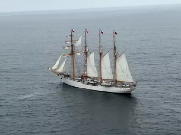 La Esmeralda regresa a Chile tras crucero de instrucción